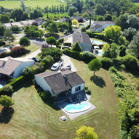 Vakantievilla 'le Chene', 8 Pers, Prive Zwembad * Chalais (Charente)