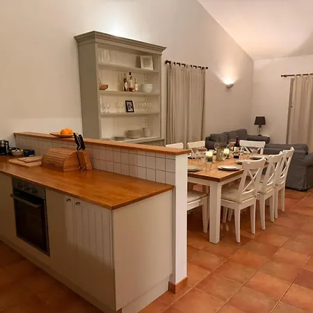 Vakantievilla 'le Chene', 8 Pers, Prive Zwembad فيلة